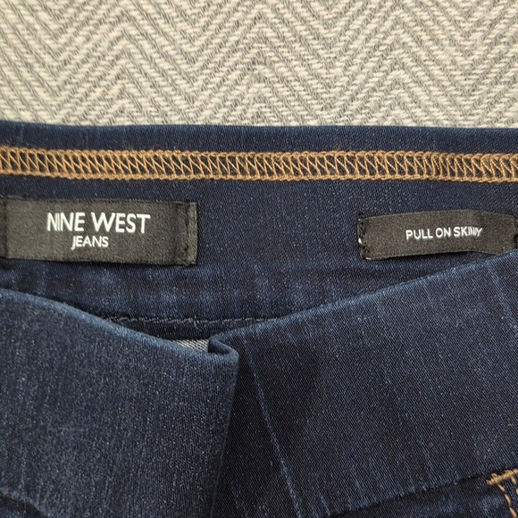 Nine West Heidi Pull On Skinny Jeans Women's Size 4 Dark Wash Yoga Stretch - Picture 4 of 11